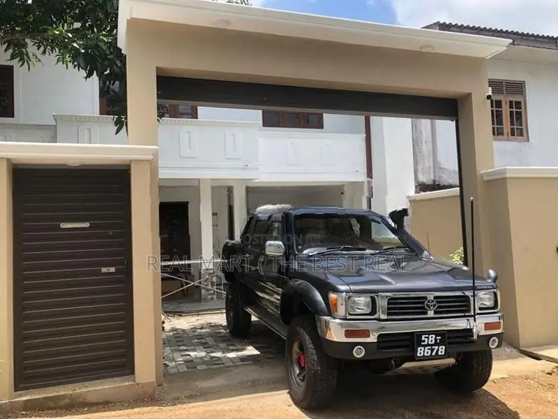 KOTTAWA : 5-BEDROOM (10-PERCH) HOUSE FOR SALE IN MATHTHEGODA