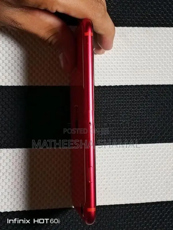 Apple iPhone SE 2 (Used)