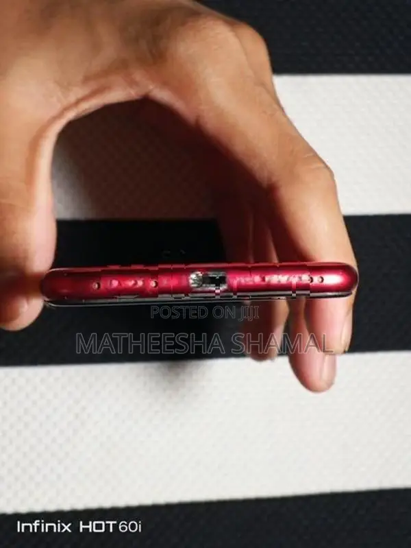 Apple iPhone SE 2 (Used)