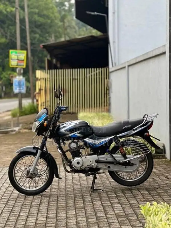 Bajaj CT100 2016