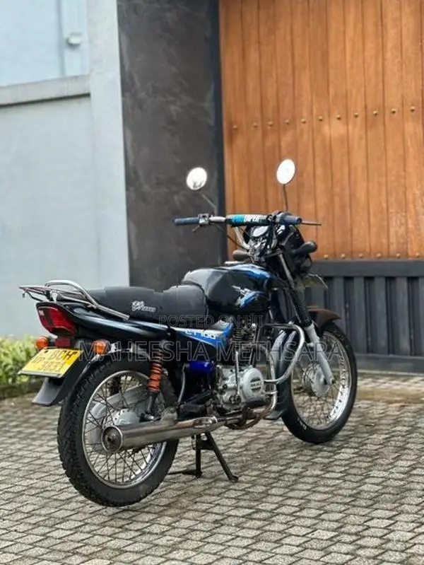 Bajaj CT100 2016