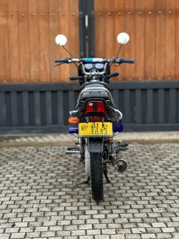 Bajaj CT100 2016