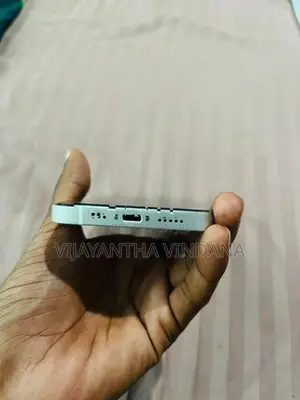 Apple iPhone 13 (Used)
