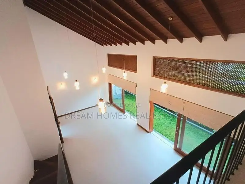 Super Luxury New Modern House - Piliyandala