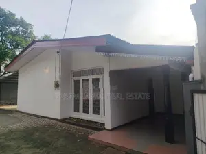 House for sale commercial purpose batharamulla
