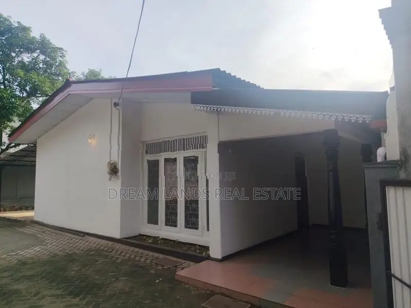 House for sale commercial purpose batharamulla