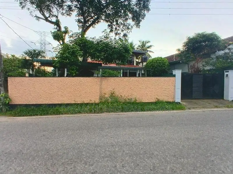 Piliyandala RD Facing - Residence OR Commercial