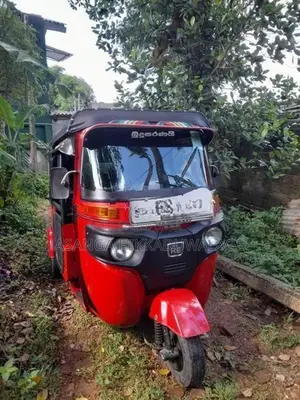 Bajaj RE 2018