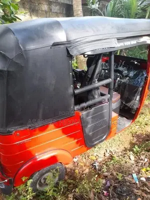 Bajaj RE 2018