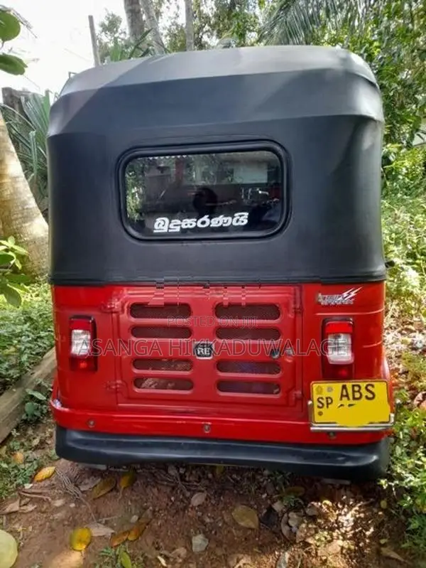 Bajaj RE 2018