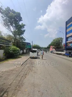 කඩවත කිරිල්ලවල නුවර පාරට මුහුණලා Commercial Land විකිණීමට