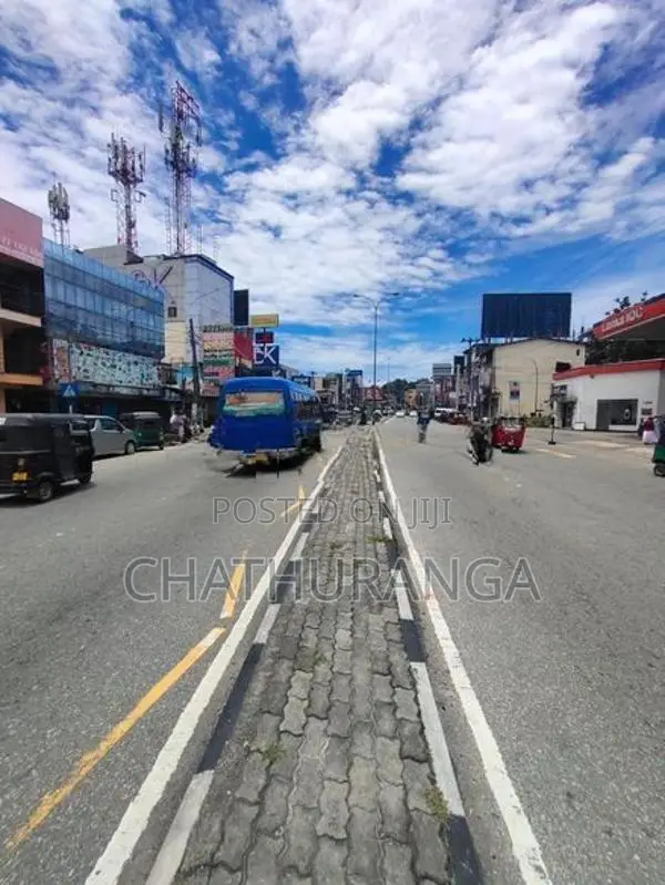 කඩවත කිරිල්ලවල නුවර පාරට මුහුණලා Commercial Land විකිණීමට
