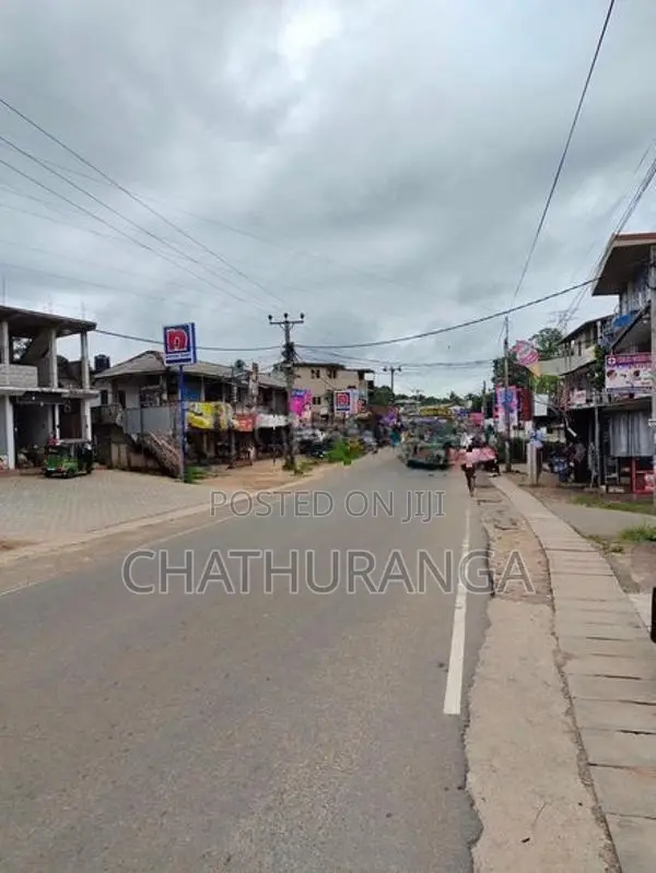කඩවත කිරිල්ලවල නුවර පාරට මුහුණලා Commercial Land විකිණීමට
