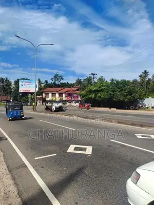 කඩවත කිරිල්ලවල නුවර පාරට මුහුණලා Commercial Land විකිණීමට
