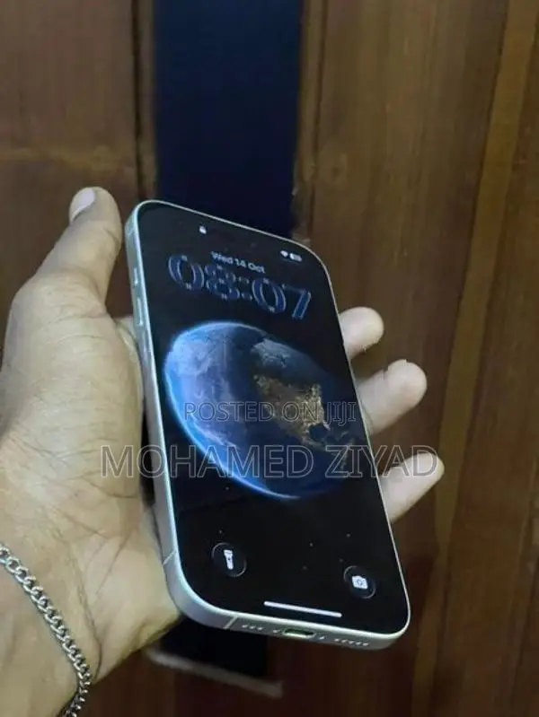Apple iPhone 16 (Used)