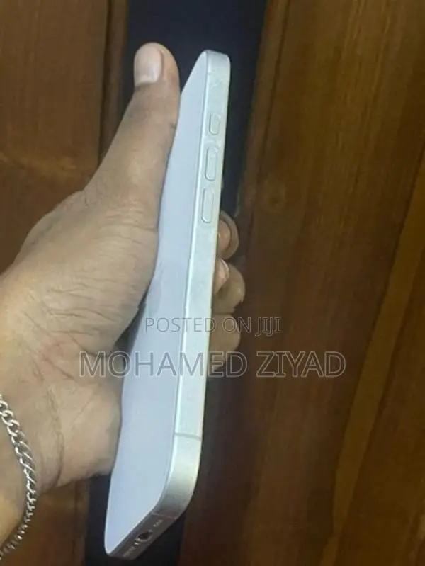 Apple iPhone 16 (Used)