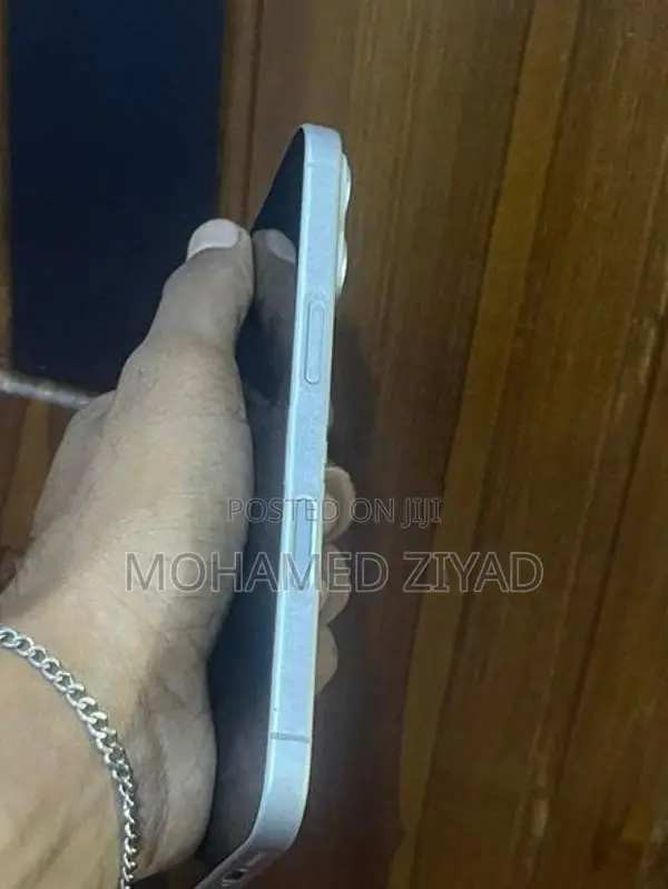Apple iPhone 16 (Used)