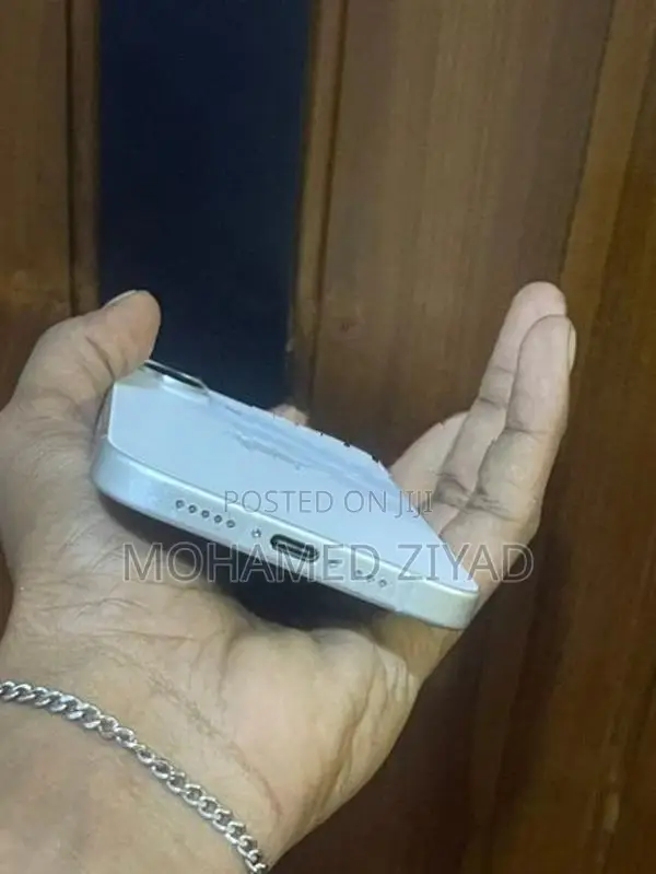 Apple iPhone 16 (Used)