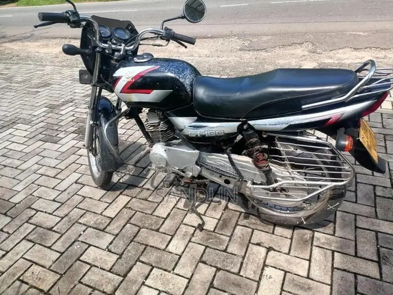 Bajaj CT100 2013