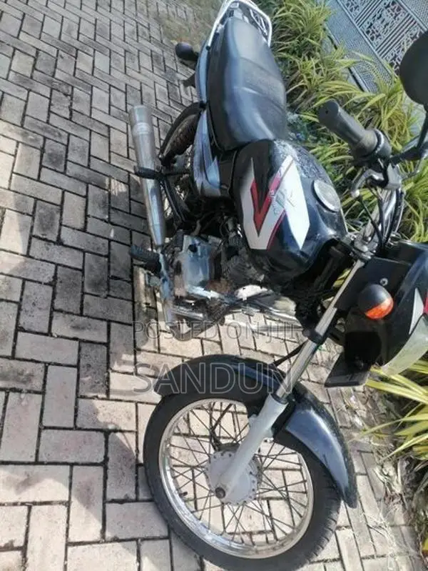 Bajaj CT100 2013
