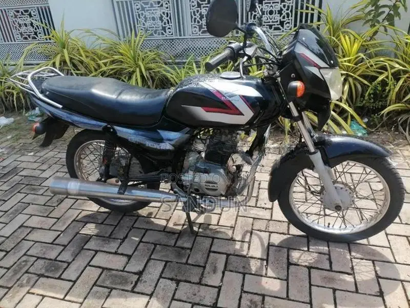Bajaj CT100 2013