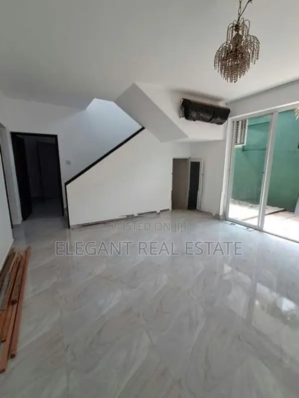 04 Bedroom Unfurnished 02 Storied House For Rent In Colombo 07 (A6369)