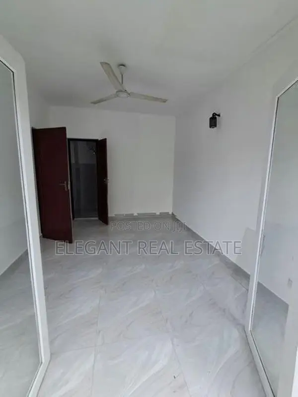 04 Bedroom Unfurnished 02 Storied House For Rent In Colombo 07 (A6369)
