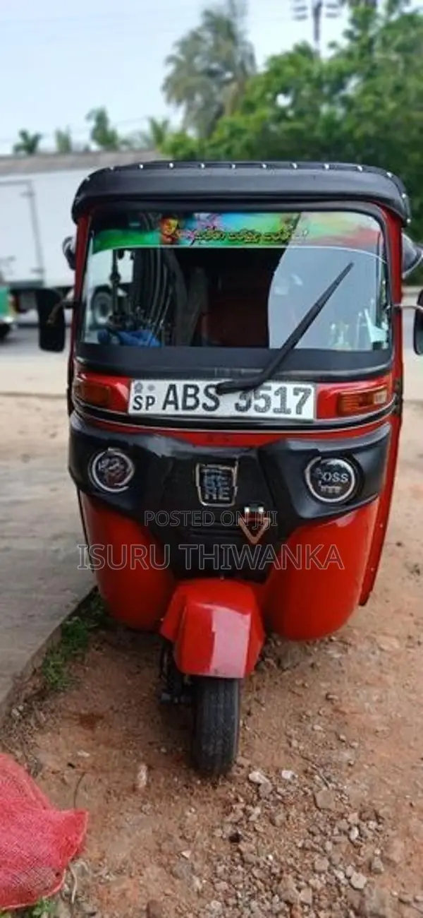 Bajaj RE 2018