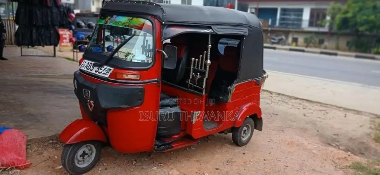 Bajaj RE 2018