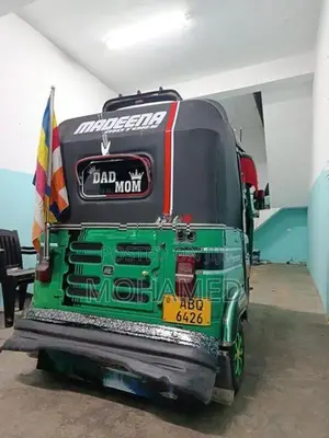 Bajaj RE 2017