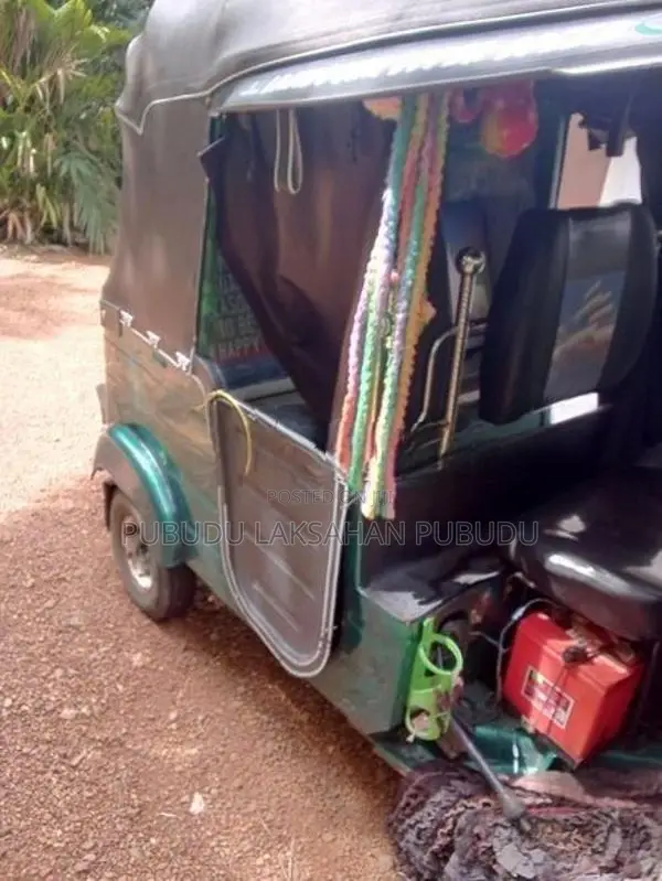 Bajaj RE 2015