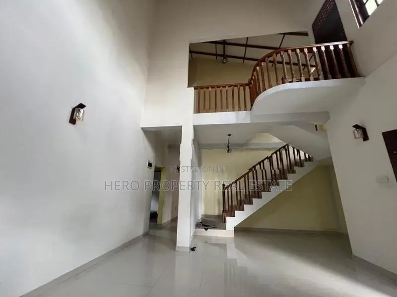 Two story luxury house for rent in kottawa 280 bus road