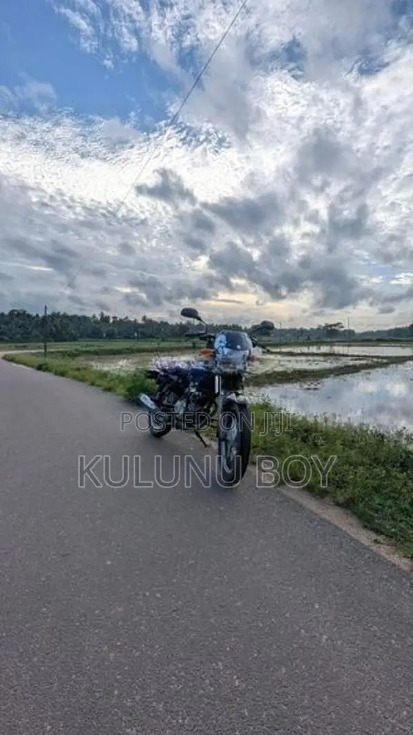 Bajaj CT100 2025