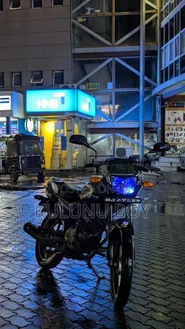 Bajaj CT100 2025