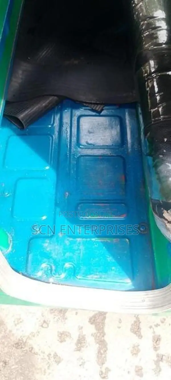 Bajaj RE 2013