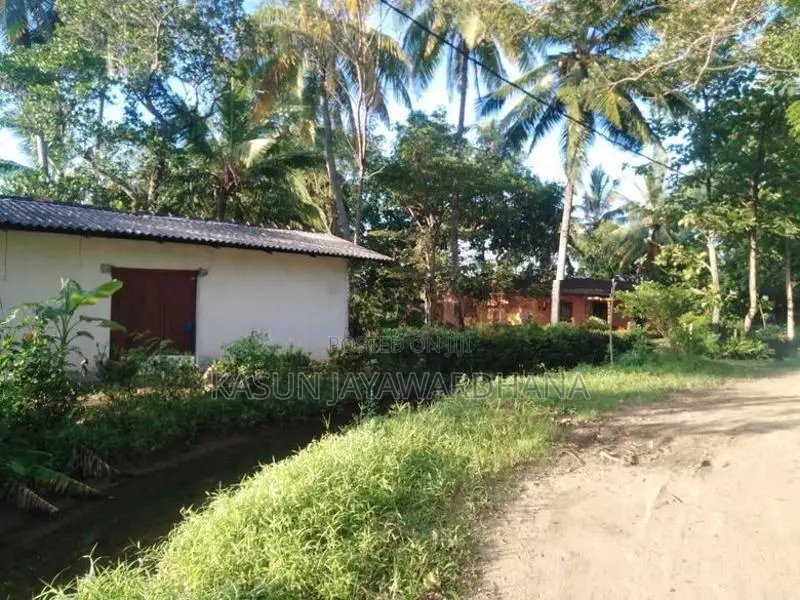 Land With House Sale In Mahiyanganaya