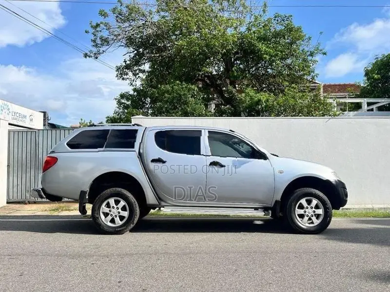 Mitsubishi L200 2011