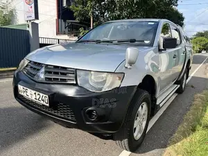 Mitsubishi L200 2011