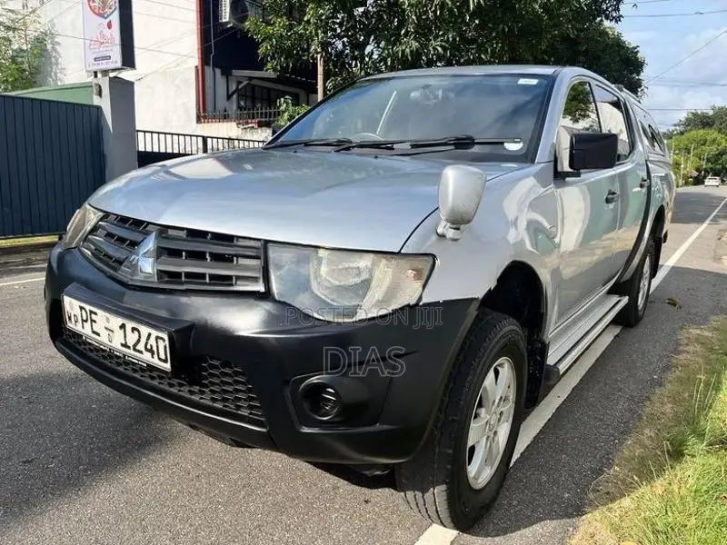 Mitsubishi L200 2011