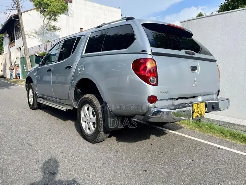 Mitsubishi L200 2011