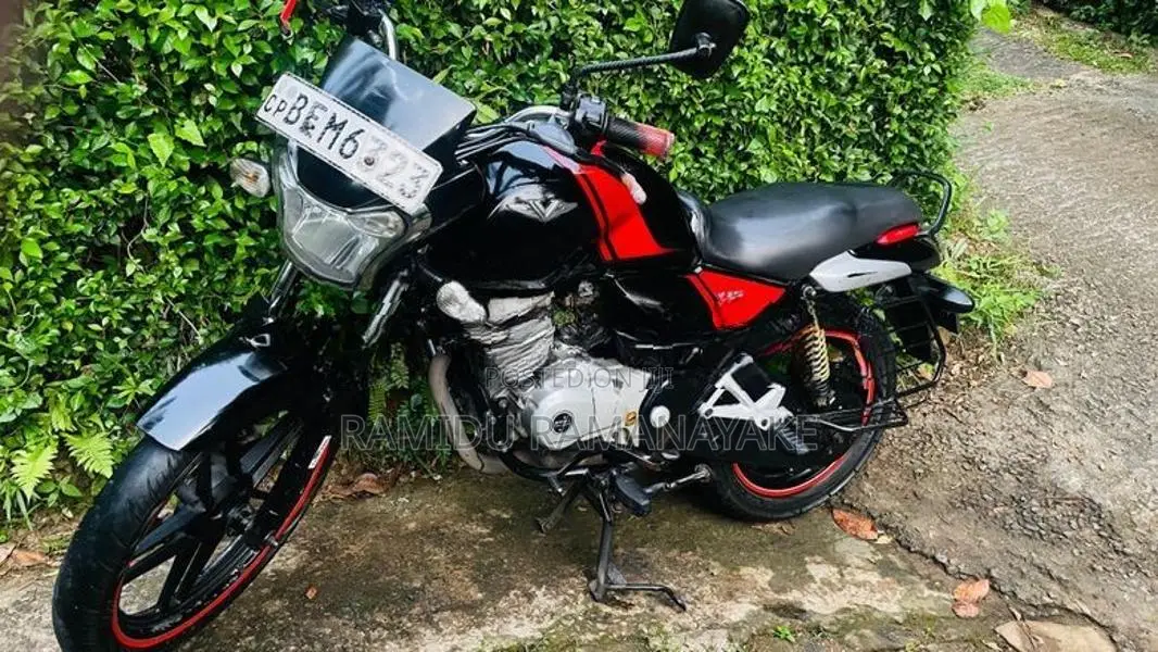 Bajaj V15 2016