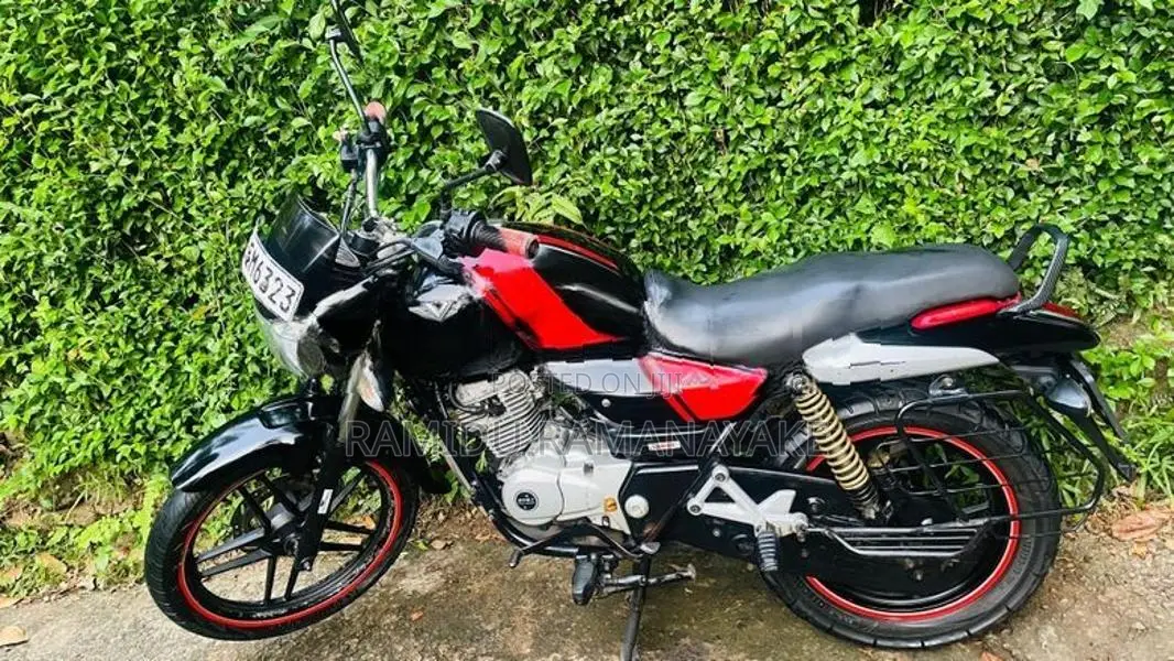 Bajaj V15 2016