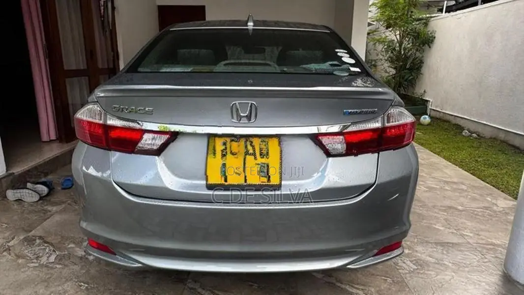 Honda Grace 2015