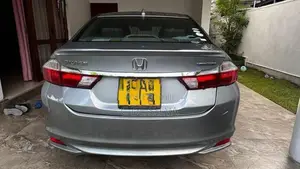 Honda Grace 2015