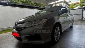 Honda Grace 2015