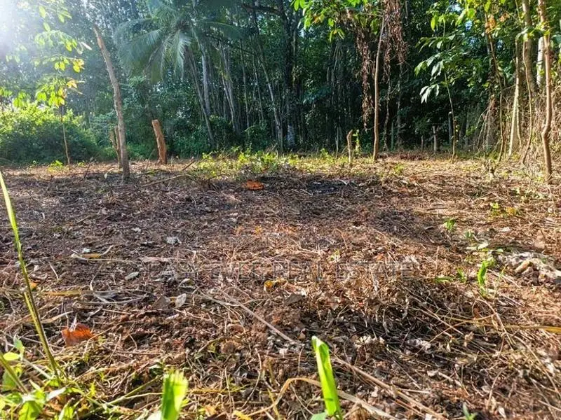 උඩුගම්පොළ – ගල්පොත්ත හංදිය, පෙතියාගොඩින් PRIME LAND එකක්