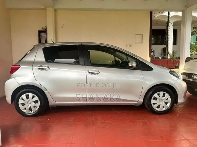 Toyota Vitz 2015