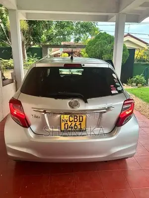 Toyota Vitz 2015
