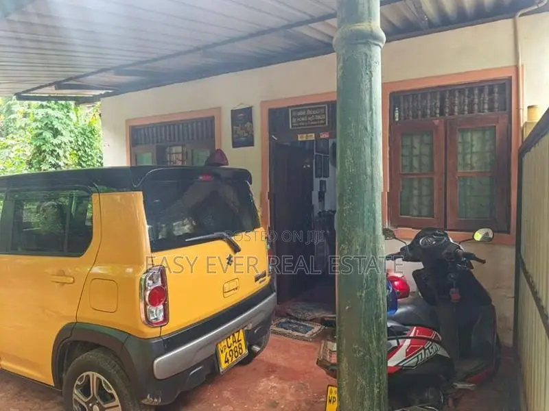 දෙල්ගොඩ – පුගොඩ පාර, මූකලාන හංදිය අසල වටිනා නිවසක්