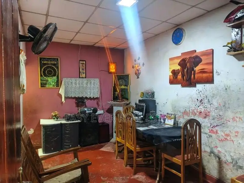 දෙල්ගොඩ – පුගොඩ පාර, මූකලාන හංදිය අසල වටිනා නිවසක්
